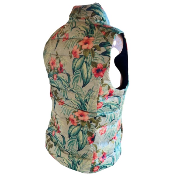 Women's Reversible Navy/Floral Puffer Vest with Pockets (S-M) - Picture 7 of 10